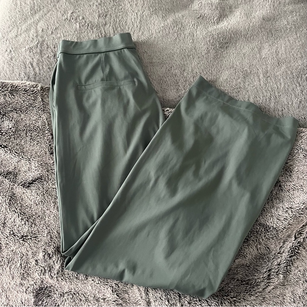 HALARA Sage Green Activewear Pants - Picture 2 of 3